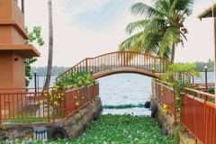 Grand Ayur Island-entry-to-lake