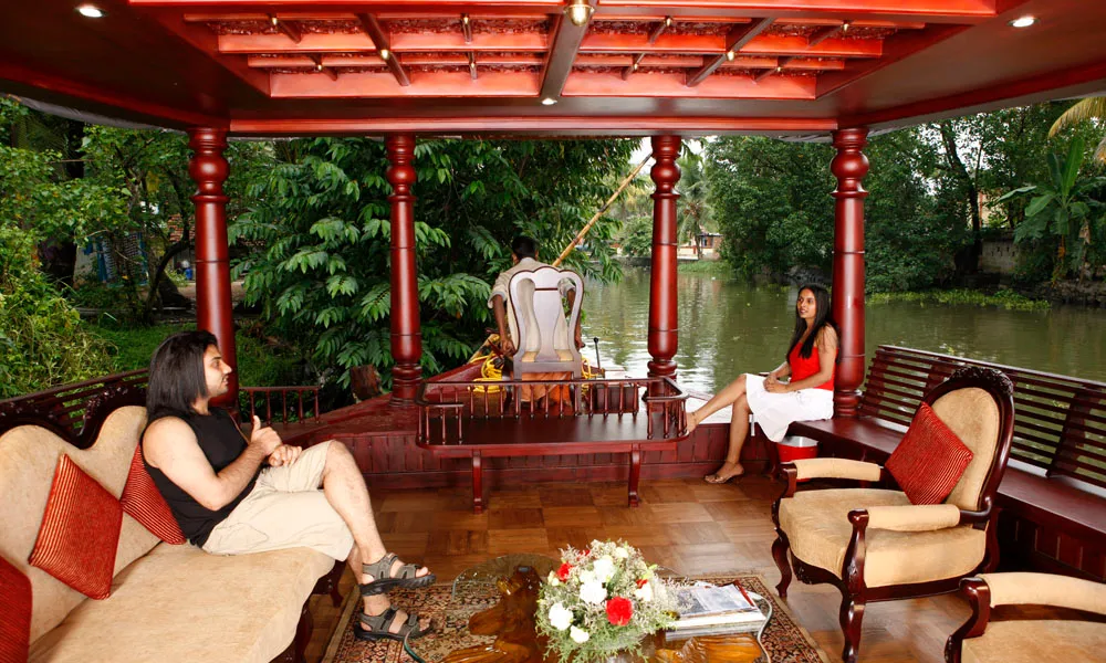 Luxury Alleppey Houseboat in Kerala