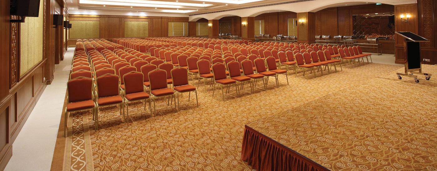 Raindrops banquet hall at Monsoon Empress in Kochi featuring a spacious contemporary interior setup with elegant décor and seating arrangement for large weddings, conferences, and corporate events.