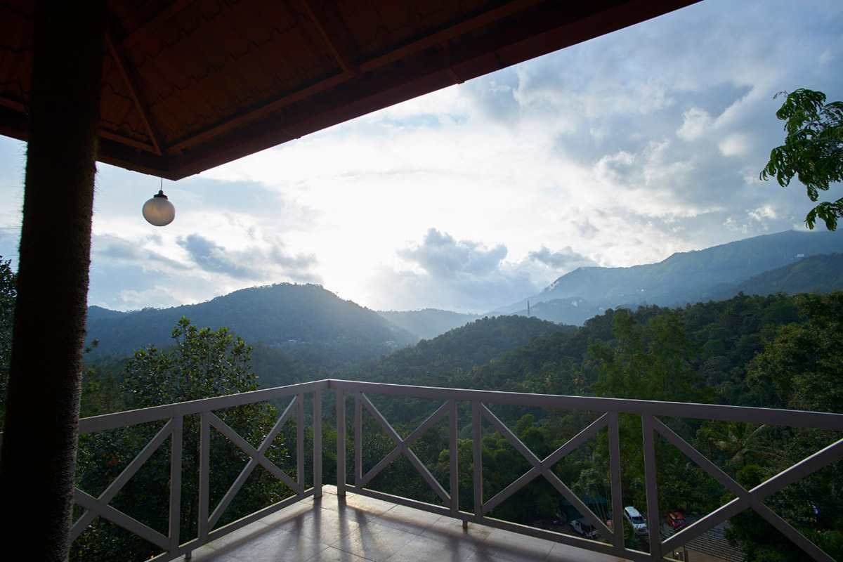 Romantic honeymoon cottage in Munnar with private terrace and scenic views