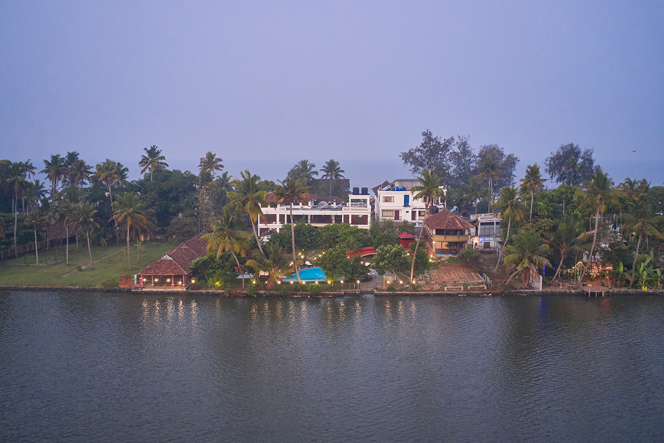 Akanta Ayurveda & Yoga located near beach and riverside, surrounded by a nature-blessed and peaceful healing environment.