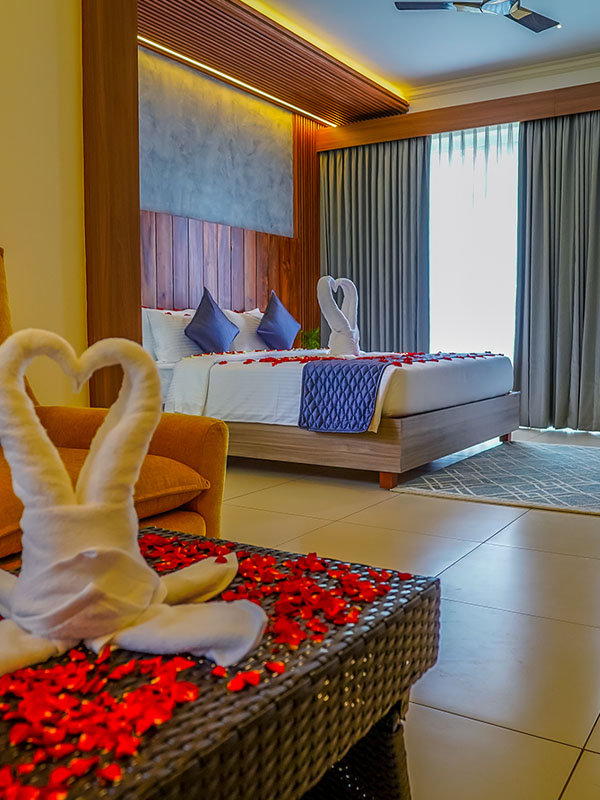 Winternote Munnar bedroom with cozy interiors and comfortable queen-size bed